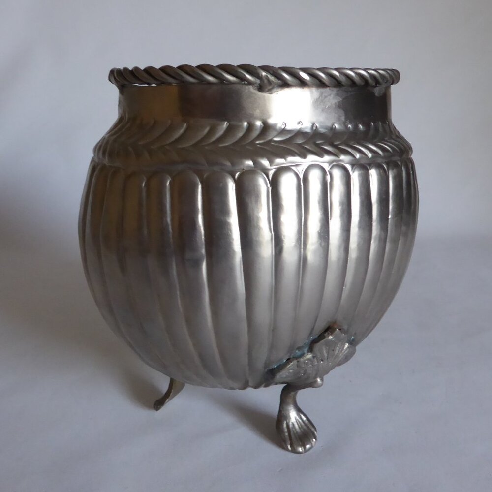 VINTAGE NEW 7” INDIA DECORATIVE SILVER METAL FOOTED BOWL PLANTER PEDESTAL VASE